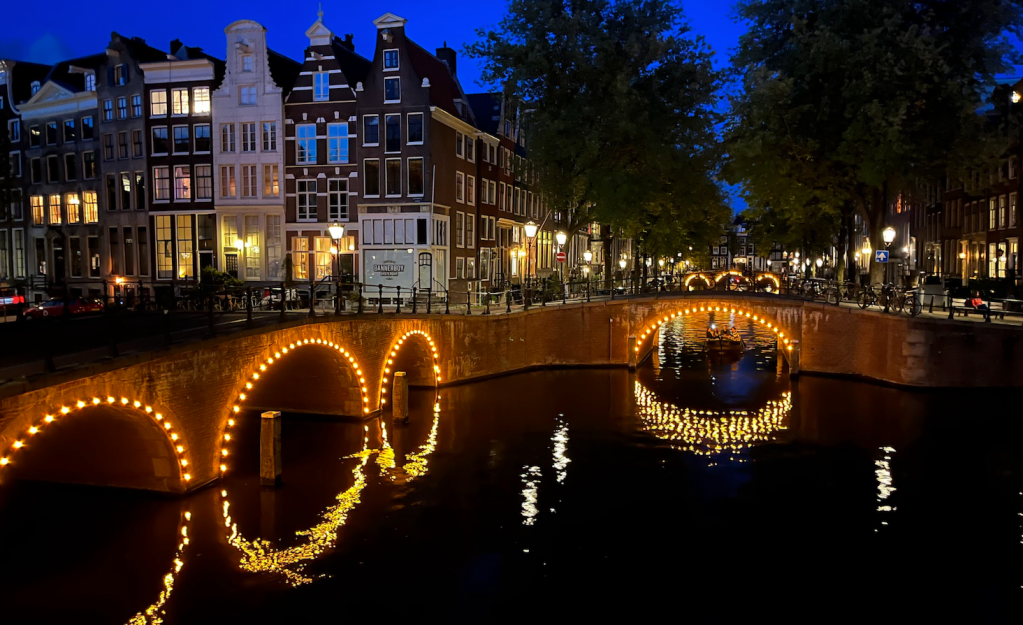 An Amsterdam canal at night. Source: Suz Okie/GreenBiz