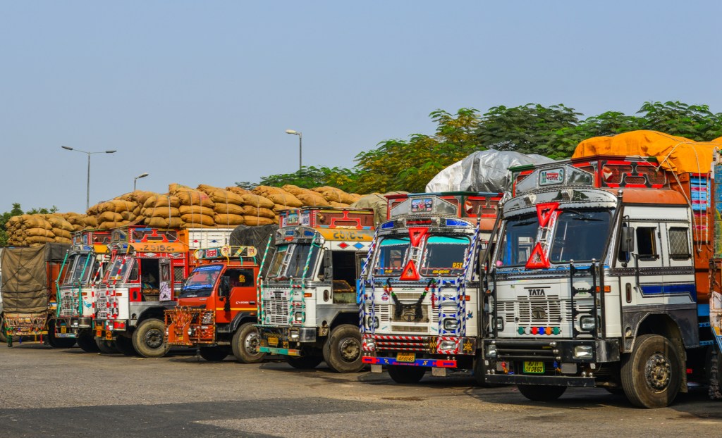 Truck trailers in Agra