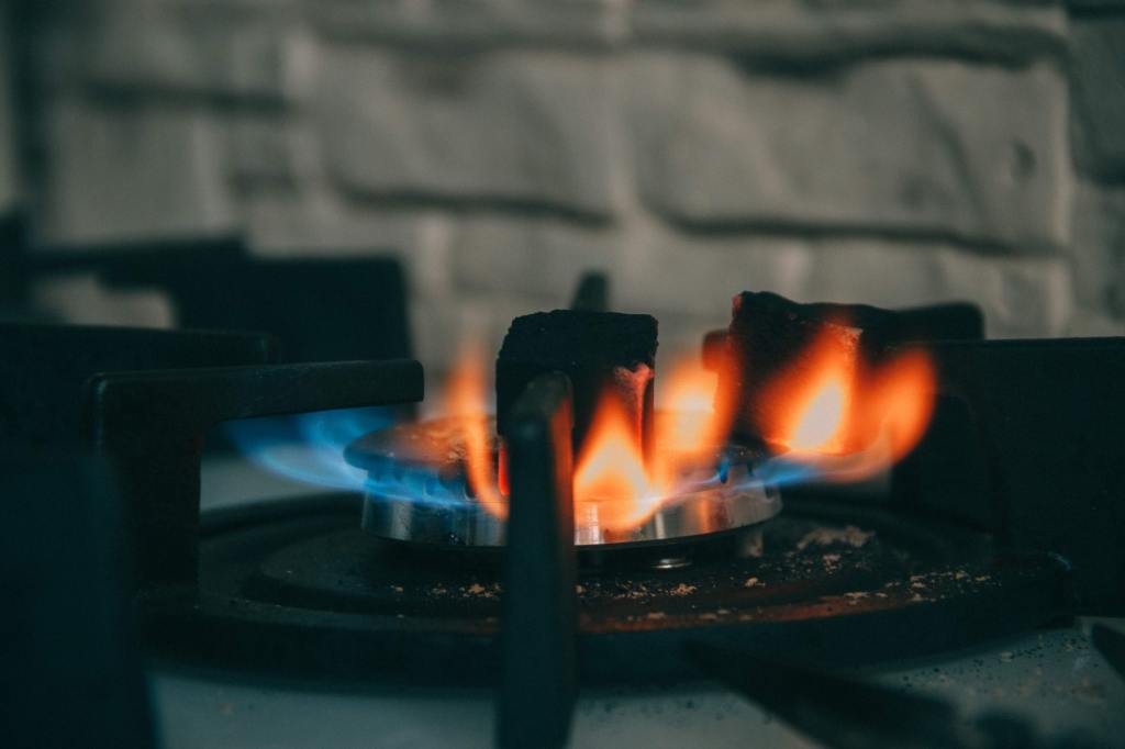 A cooktop using natural gas