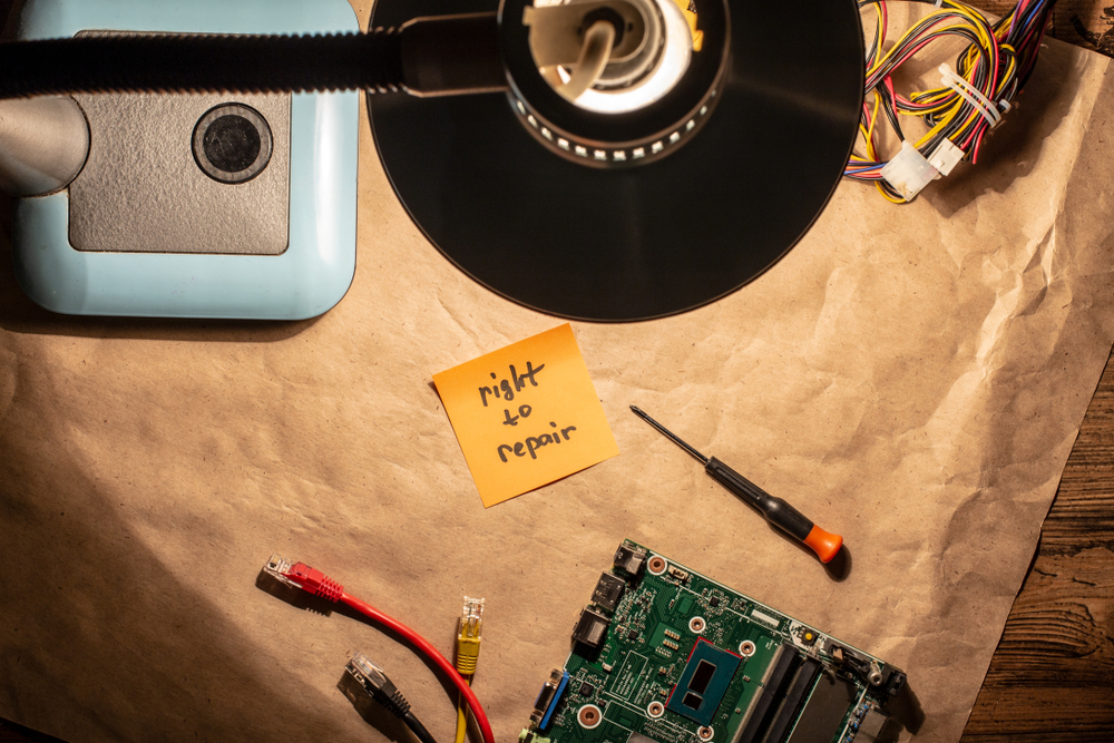 Tools for repair sit on a table with a post-it that has 'right to repair' written on it.