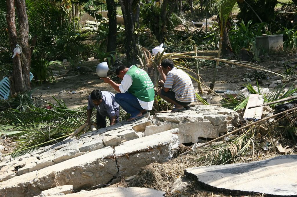 Rescue workers in Thailand following the tsunami