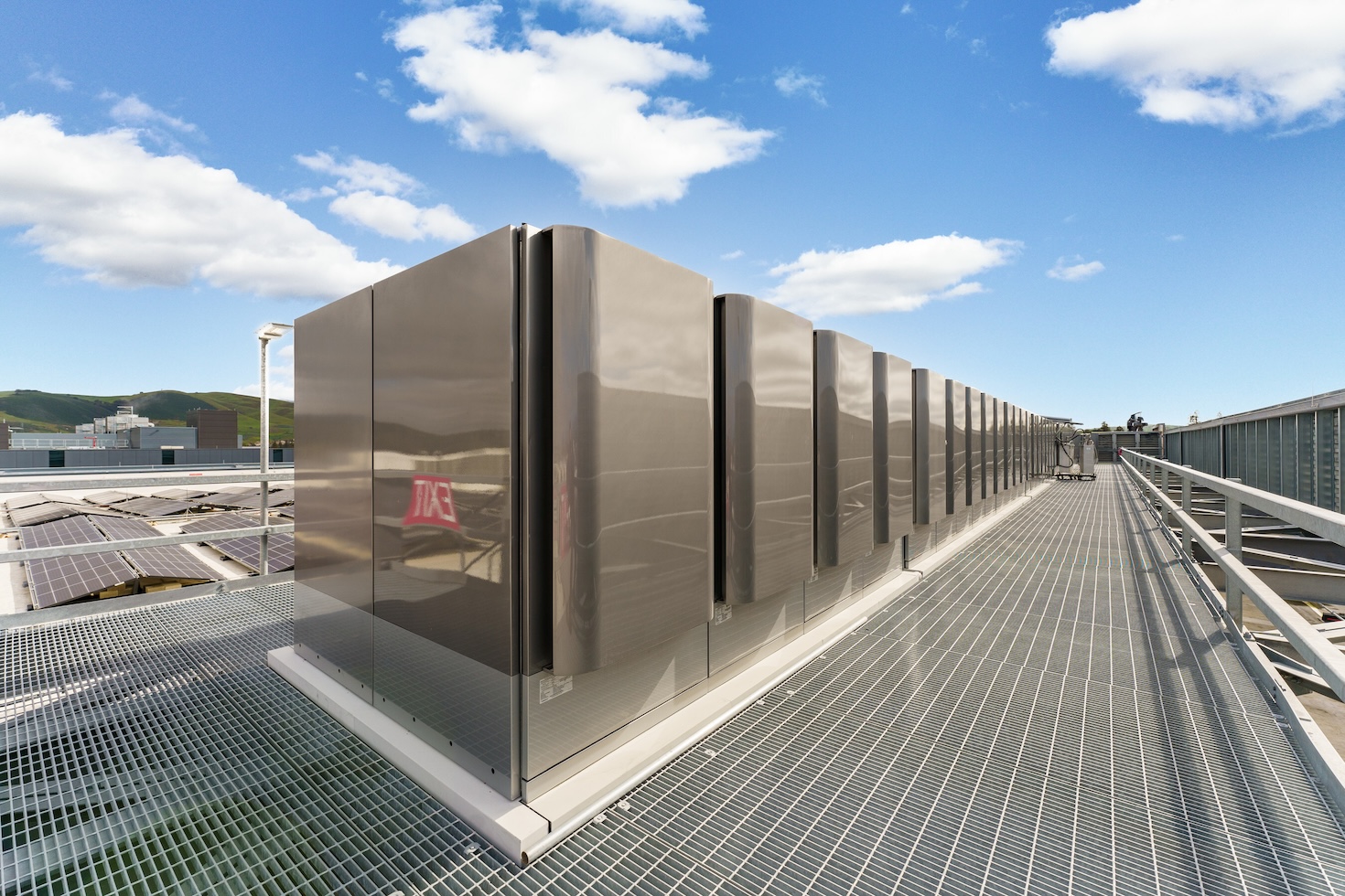 Why data center companies Equinix and Oracle are buying fuel cells
